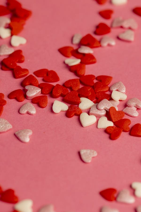 Délicieuses bonbons en forme de coeur pour décorer pâtisseries et gâteaux photos stock