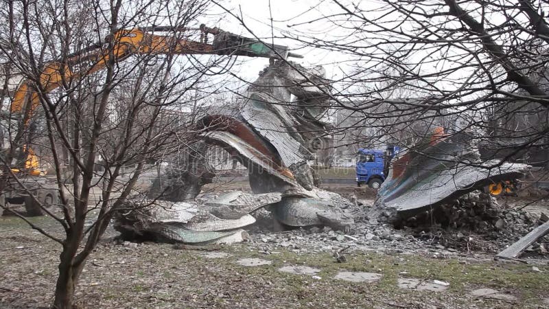 Démantèlement du monument dniepr ukraine meteor clips vidéos