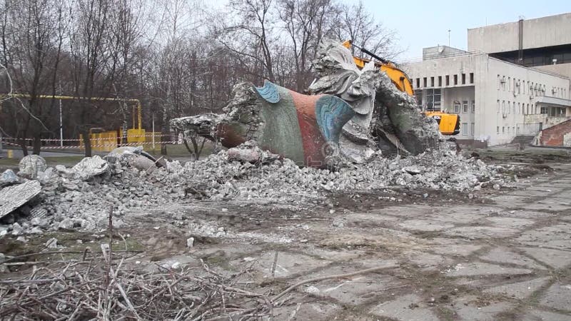 Démantèlement du monument dniepr ukraine meteor banque de vidéos