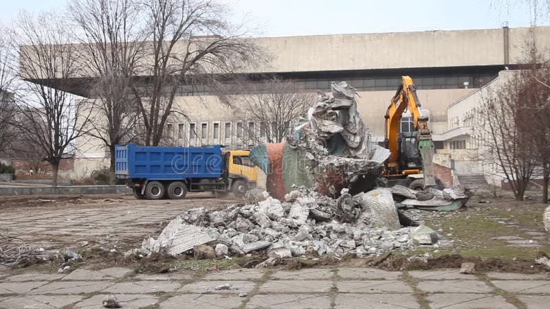 Démantèlement du monument dniepr ukraine meteor banque de vidéos