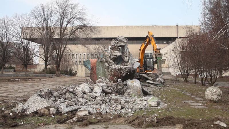Démantèlement du monument dniepr ukraine meteor banque de vidéos