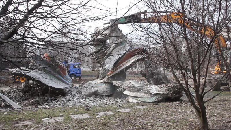 Démantèlement du monument dniepr ukraine meteor banque de vidéos