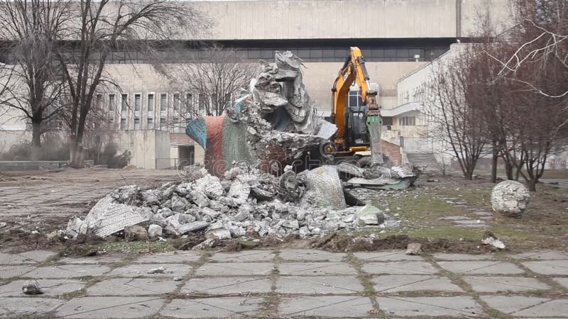 Démantèlement du monument dniepr ukraine meteor banque de vidéos