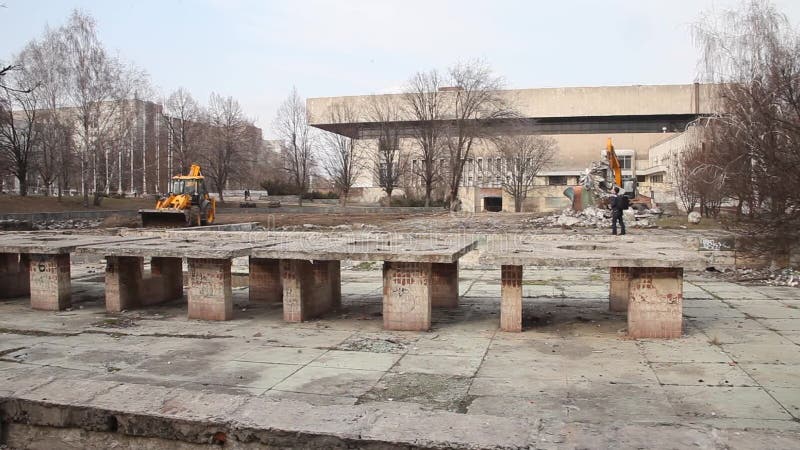 Démantèlement du monument dniepr ukraine meteor clips vidéos