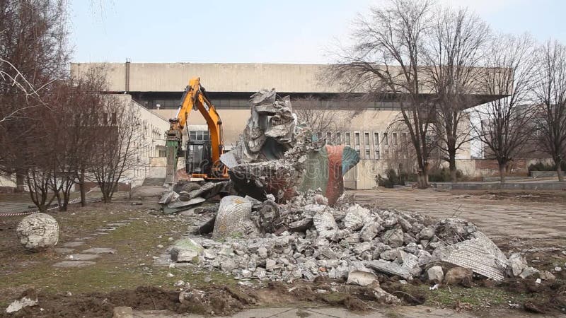 Démantèlement du monument dniepr ukraine meteor clips vidéos