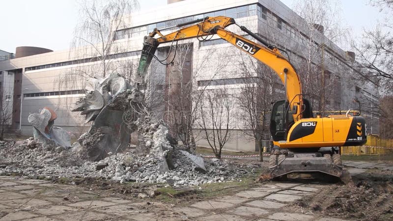 Démantèlement du météorite de l'Ukraine monument dniepr clips vidéos