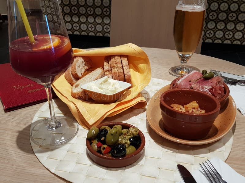 Démarreurs d'Espagnol de Tapas images libres de droits Démarreurs d'Espagnol de Tapas images libres de droits