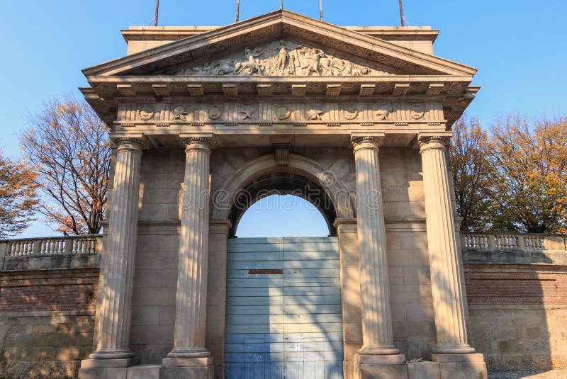 Détail architectural d'une des entrées à l'arène Civica. Milan, Italie - 3 novembre 2017 : Détail architectural d'une des entrées au stade de Civica d'arène un jour d'automne D'une capacité de 30 000 endroits, la clôture qui accueille principalement les matchs du rugby Milan d'Amatori