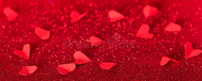 Día del `s de la tarjeta del día de San Valentín Muchos corazones rojos en el fondo de cristales brillantes fotos de archivo libres de regalías Día del `s de la tarjeta del día de San Valentín Muchos corazones rojos en el fondo de cristales brillantes fotos de archivo libres de regalías