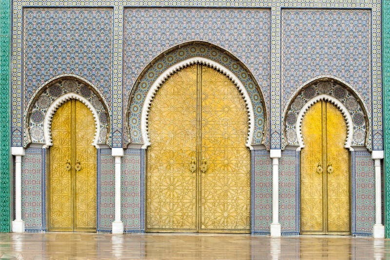 Dörrar av Royal Palace i Fes, Marocko royaltyfri fotografi