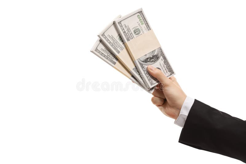 Dłoń mężczyzny w garniturze, trzymająca trzy stosy pieniędzy