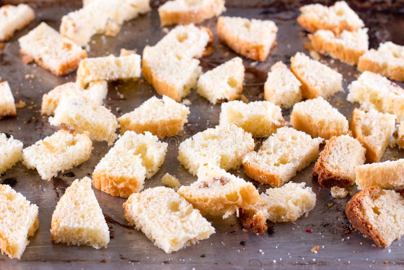 Bread Crumbs on a Baking Sheet Foto de Stock Imagem de microplaqueta