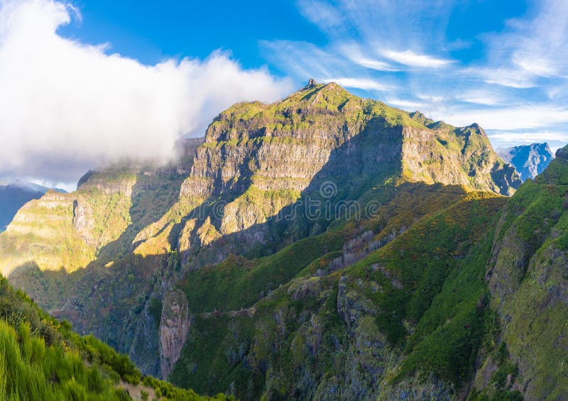 Landschap met de beroemde berg Pico Grande, Madeira, Portugal stock fotografie