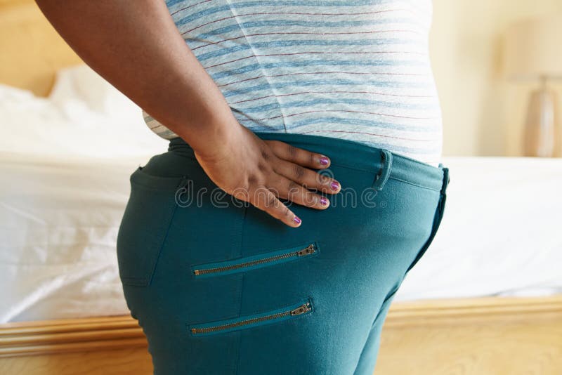 Primo piano della vita di una donna in sovrappeso fotografia stock