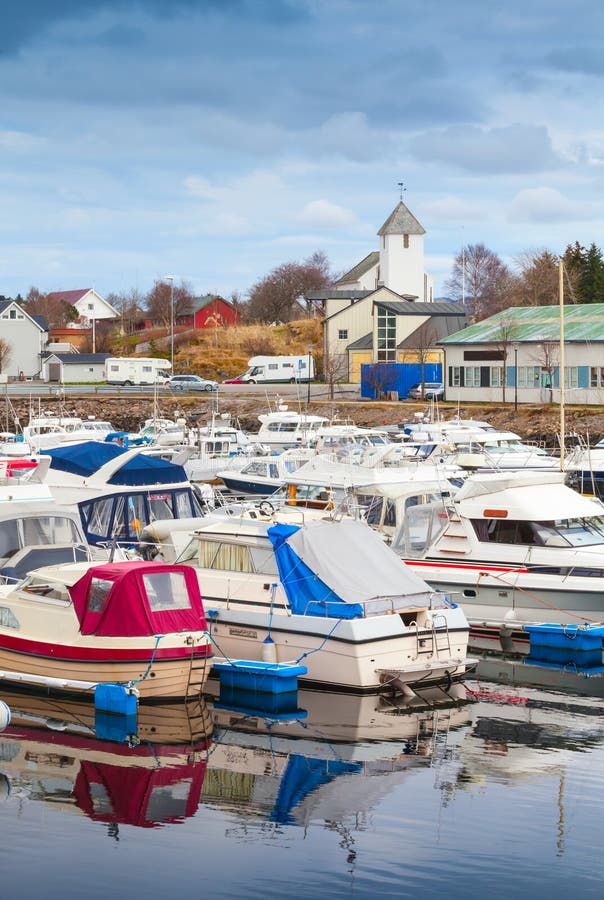 Typically Norwegian Fishing Village Landscape Immagine Stock - Immagine ...