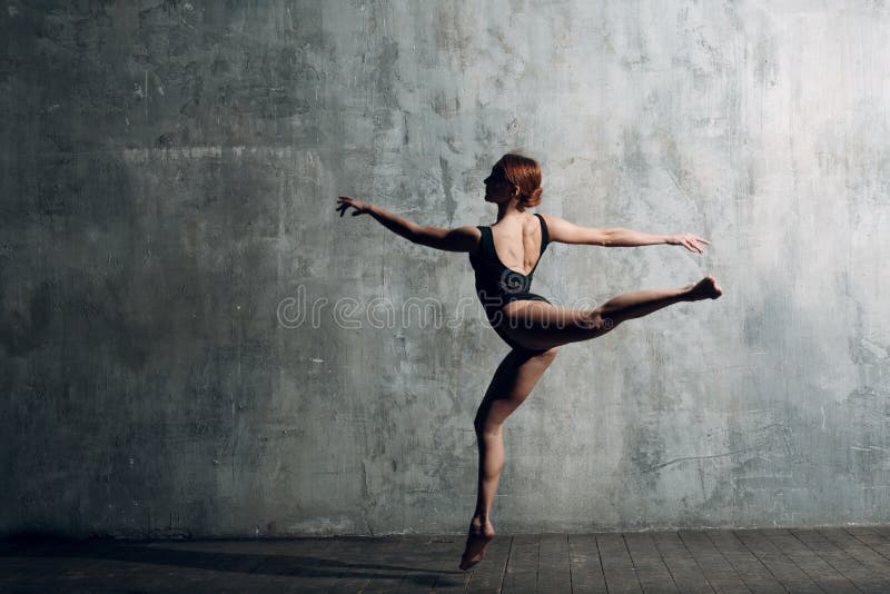 E Baletniczego tancerza balerina Balansowy szkolenie r Pi?kny d obrazy stock E Baletniczego tancerza balerina Balansowy szkolenie r Pi?kny d obrazy stock