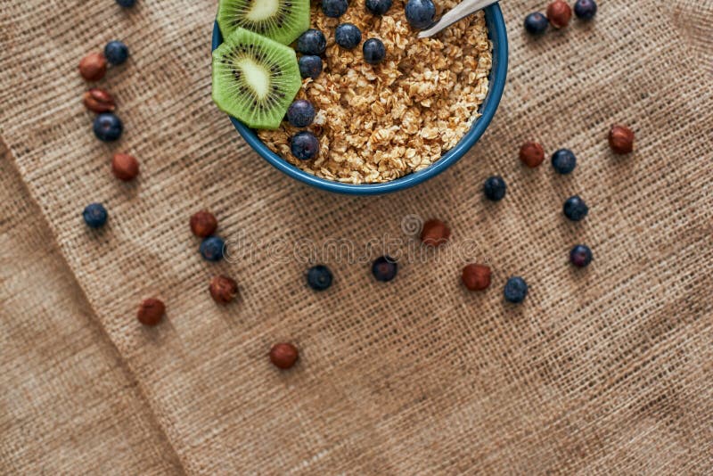 E Casse-croûte ou petit déjeuner sain pendant le matin images stock E Casse-croûte ou petit déjeuner sain pendant le matin images stock