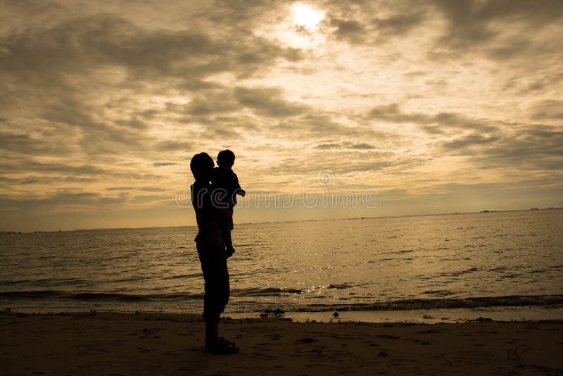 E Concetto della famiglia amichevole fotografie stock E Concetto della famiglia amichevole fotografie stock