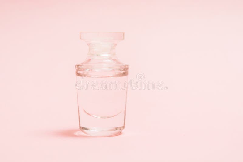 E Egzamin pr?bny zbli?enia eyedroppers wysoka rozdzielczo?? prawdziwy widok r zdjęcia stock E Egzamin pr?bny zbli?enia eyedroppers wysoka rozdzielczo?? prawdziwy widok r zdjęcia stock