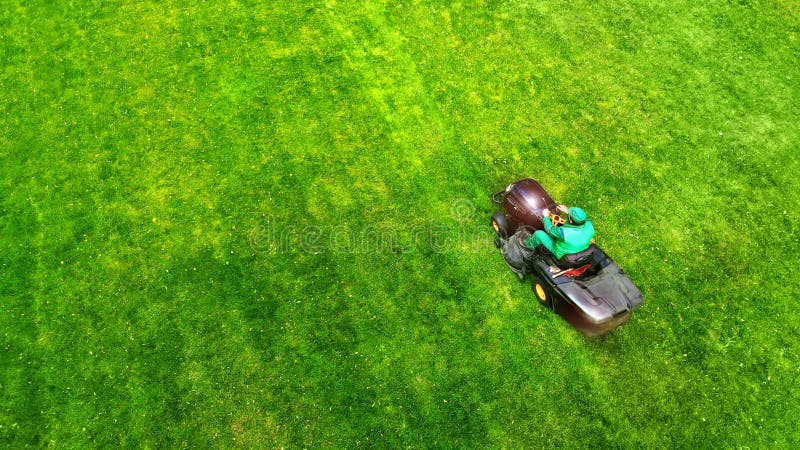 E Het knipsel van het gras r stock fotografie E Het knipsel van het gras r stock fotografie