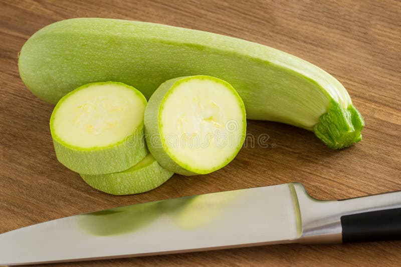 E Kock hemma Nya lantg?rdgr?nsaker och arkivbild E Kock hemma Nya lantg?rdgr?nsaker och arkivbild