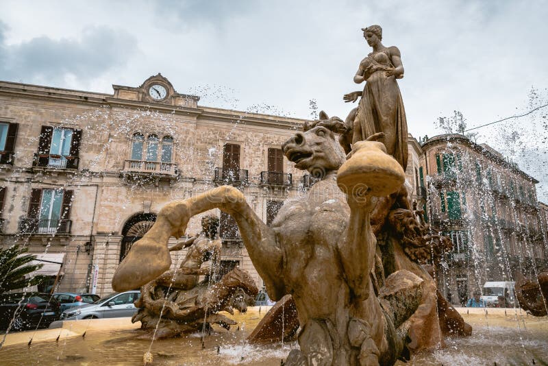 E La Sicilia, Italia del sud fotografia stock E La Sicilia, Italia del sud fotografia stock