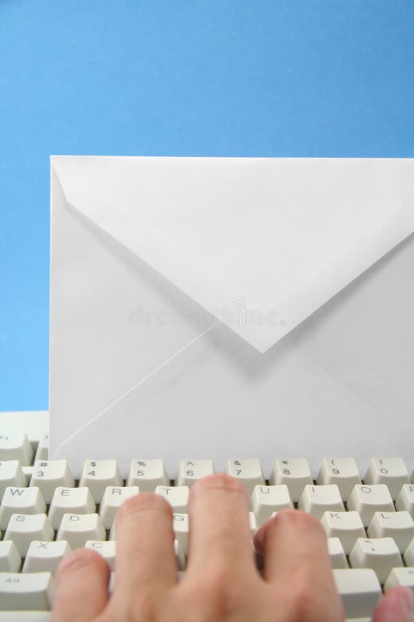 kristal Spin Digitaal Envelop op toetsenbord stock afbeelding. Image of technologie - 20111411