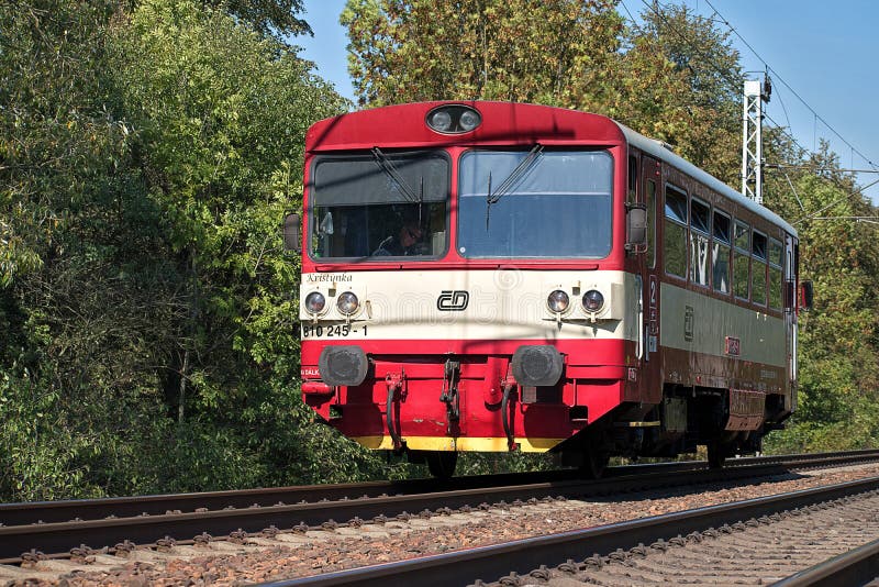E 4 2019: Passagierstrein op de route Ceska Trebova - Brno Tsjechische de Spoorwegenlocomotief van treinbedrijven