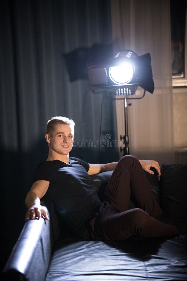 E pose Éclairage lumineux photo stock E pose Éclairage lumineux photo stock