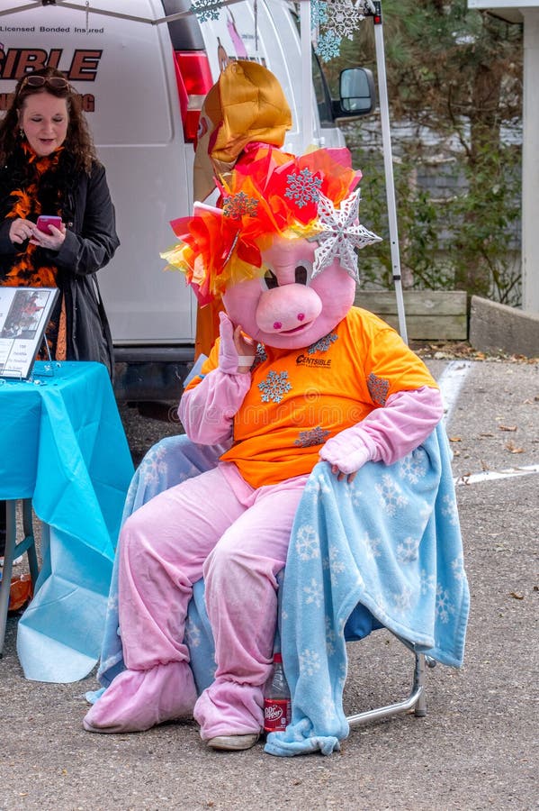 Trick. Traurig Verärgert Baby in Einhorn Kostüm Feiern Halloween Im Stamm  Von Auto. Niedliche Kleinkind Feiert Oktober Urlaub Stockbild - Bild von  kreativ, mädchen: 215889629