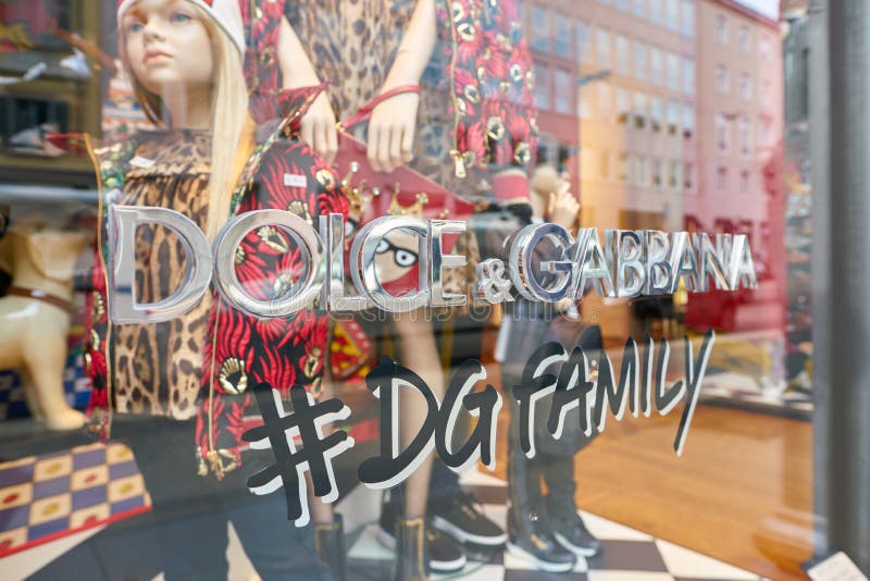 Dolce & Gabbana sign εκδοτική φωτογραφία. εικόνα από - 134634387