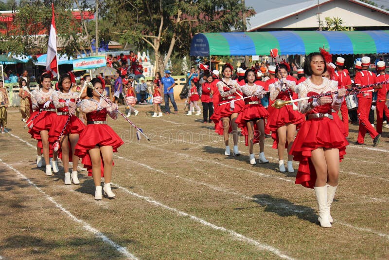 Dia desportivo de alunos do ensino primário foto de stock