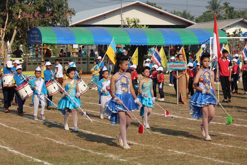 Dia desportivo de alunos do ensino primário fotos de stock royalty free