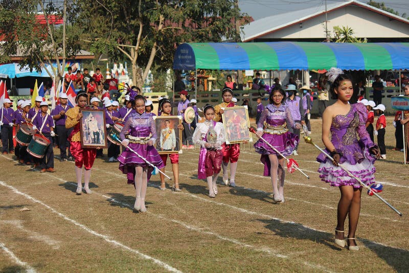 Dia desportivo de alunos do ensino primário fotografia de stock