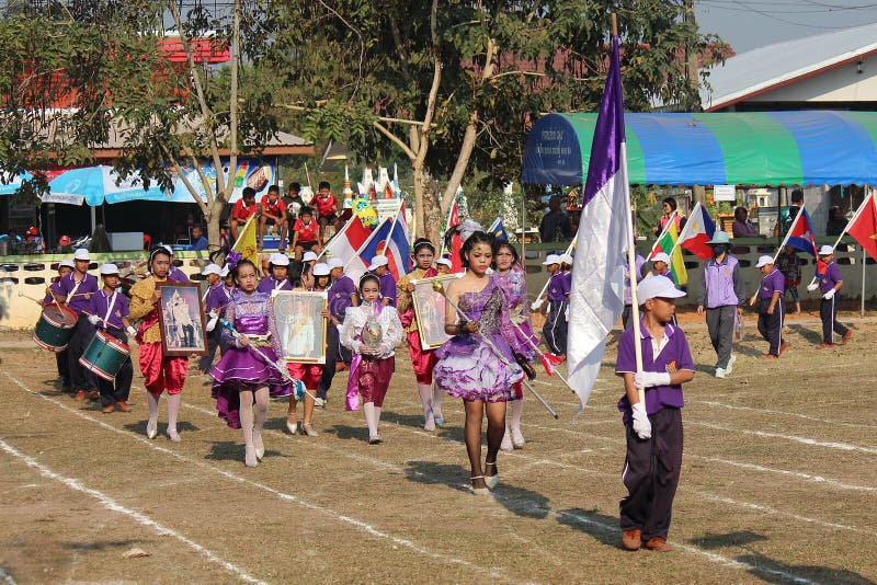 Dia desportivo de alunos do ensino primário fotos de stock