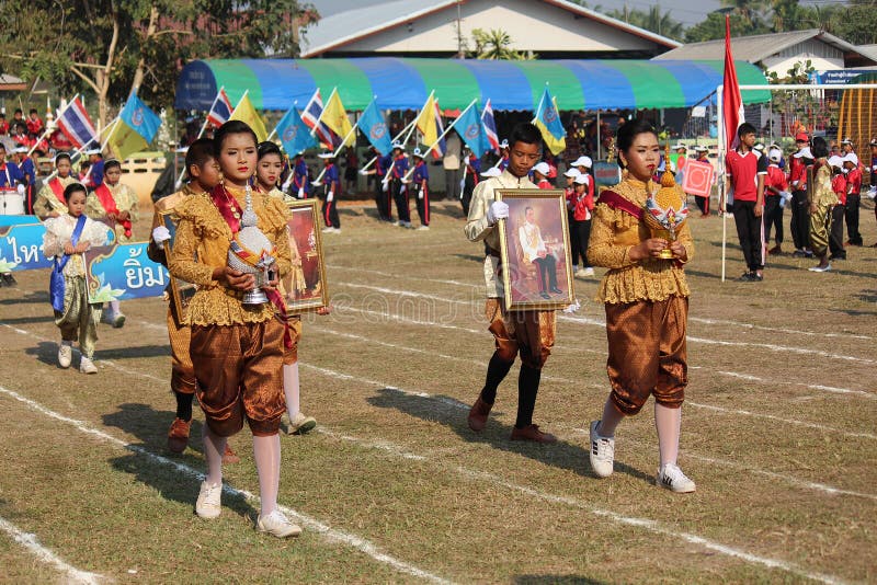 Dia desportivo de alunos do ensino primário imagem de stock