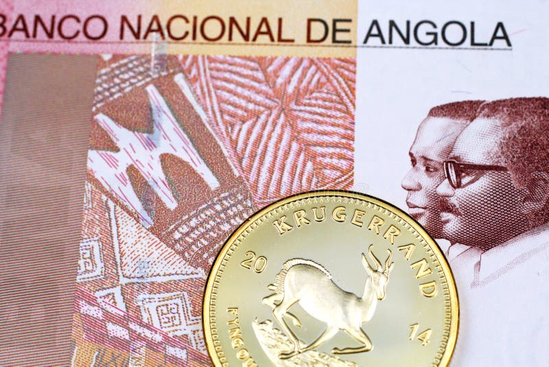 Uma Cédula Angolana Do Kwanza Com Umas Cem Notas De Dólar Americana Imagem de Stock Imagem de