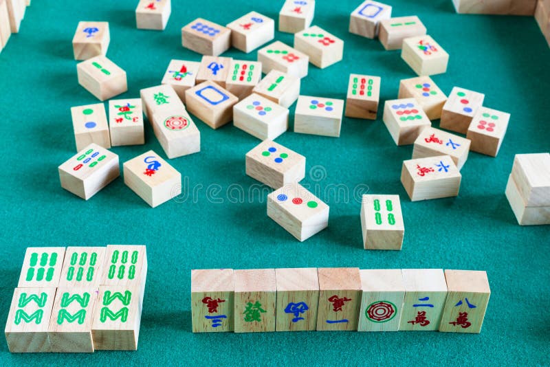 Jogo No Jogo De Mesa Do Mahjong Foto de Stock - Imagem de verde, mesa:  144770258