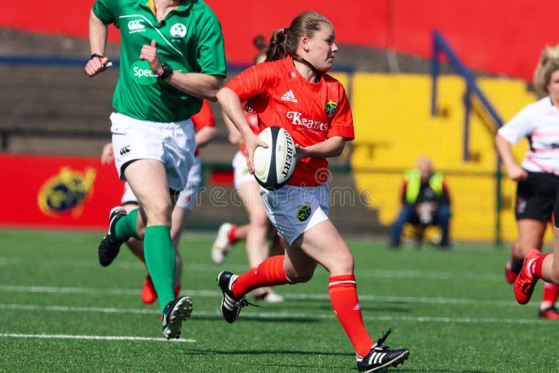 Munster Vrouwen Rugby 38 tegen Ulster Vrouwen Rugby 12 in het Irish Independent Park stock foto's