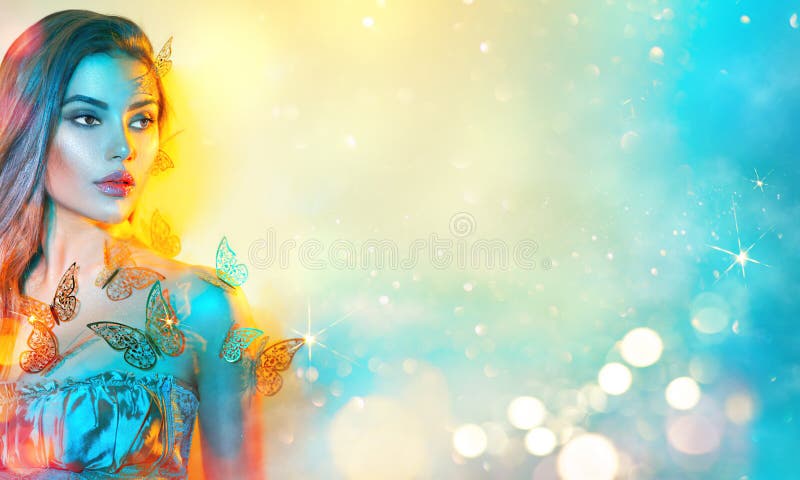 La bella fantasía modelo joven primaveral en coloridas luces de neón brillantes Retrato de una hermosa joven de verano en UV Dise imagen de archivo