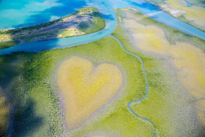Serce Voh, widok z powietrza, namorzyny przypominają serce widziane z góry, Nowa Kaledonia, Mikronezja Serce Ziemi Ziemia od góry