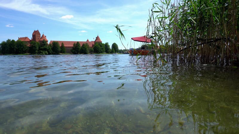 Motorboot in Richtung Schloss Verlegung von Schildkröten Seeflotter Gimbal-Bewegung