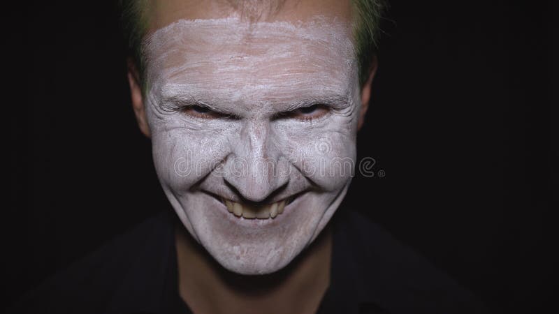 Clown Halloween man portrait En ondskefull clowns ansikte Vitansiktssmakeup arkivfoton Clown Halloween man portrait En ondskefull clowns ansikte Vitansiktssmakeup arkivfoton
