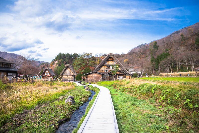 Shirakawa go. Shirakawago самая известная деревня в Японии в виду того что это место всемирного наследия ЮНЕСКО и имеет самые исторические дома Gassho-zukuri