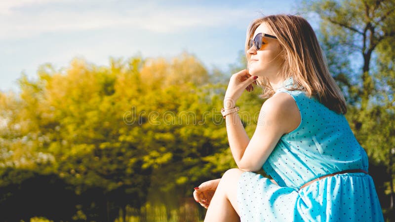 E Sommertag im Freien Getrennt auf Schwarzem lizenzfreie stockfotografie E Sommertag im Freien Getrennt auf Schwarzem lizenzfreie stockfotografie