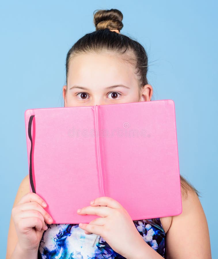 E Секретный рассказ workbooks для записи дневники школы для делать примечания r стоковые фотографии rf E Секретный рассказ workbooks для записи дневники школы для делать примечания r стоковые фотографии rf
