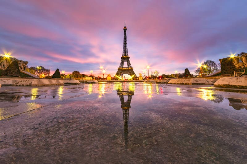 Early morning Eiffel tower reflection on the empty fountain