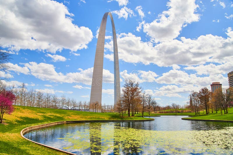 Early Spring at St. Louis S Iconic Gateway Arch Next To Pond Editorial