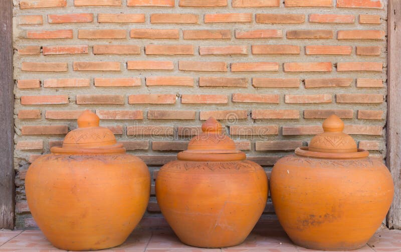 Download Earthenware tajlandzki zdjęcie stock. Obraz złożonej z klasyczny - 57671552