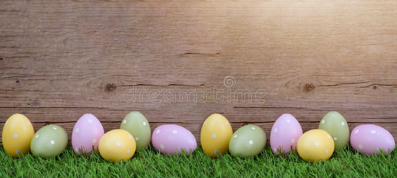 Easter Background Greeting Card - Pastel Painted Dotted: Chiếc thiệp chúc mừng phục sinh được tạo hình với những dòng viền pastel sẽ đem đến cho bạn một mùa lễ thật ngọt ngào. Hình ảnh này là sự kết hợp tuyệt vời giữa sự trẻ trung và sự tinh tế. Hãy cùng đón mùa lễ phục sinh và chúc mừng bạn bè và người thân bằng tác phẩm này.